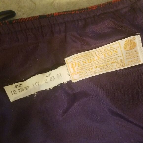 Vintage Pendleton Red plaid Virgin wool 2 … - Picture 7 of 8